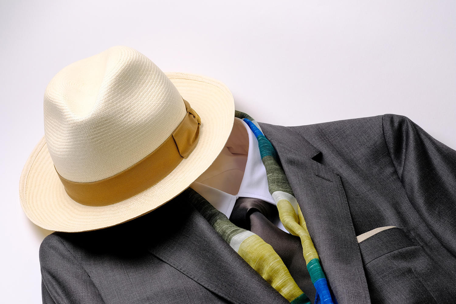 年齢を味方にする最強のファッションアイテム～帽子とスカーフ